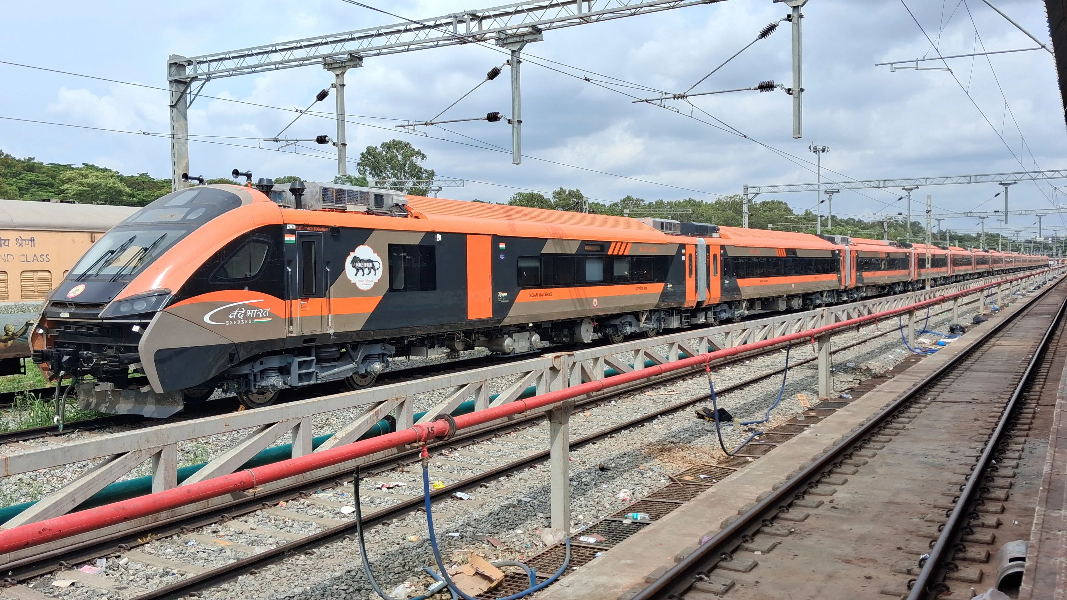 Latest news image for "Howrah–Delhi Vande Bharat Sleeper Express Proposal Gains Momentum"